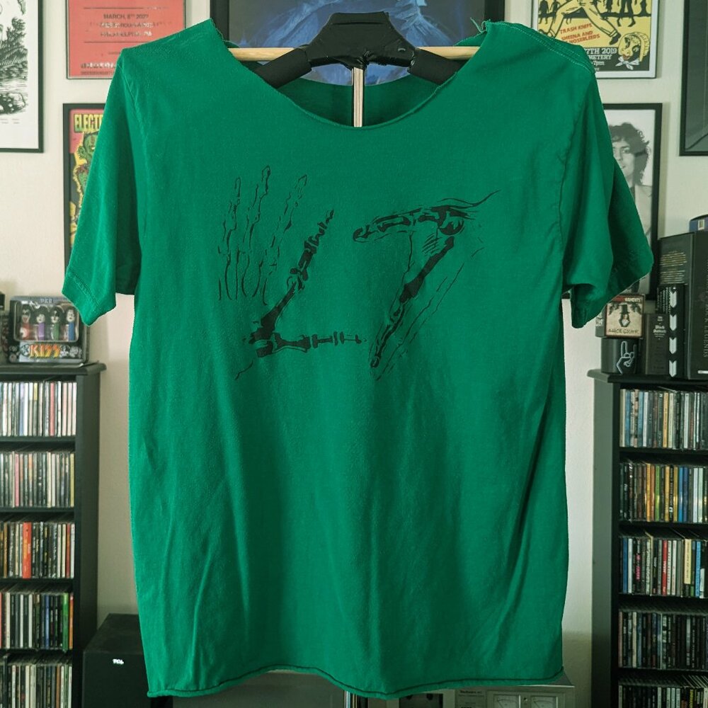 L7 Bone Hands Logo Custom T-Shirt Size Large ~ Vintage Style Punk Rock